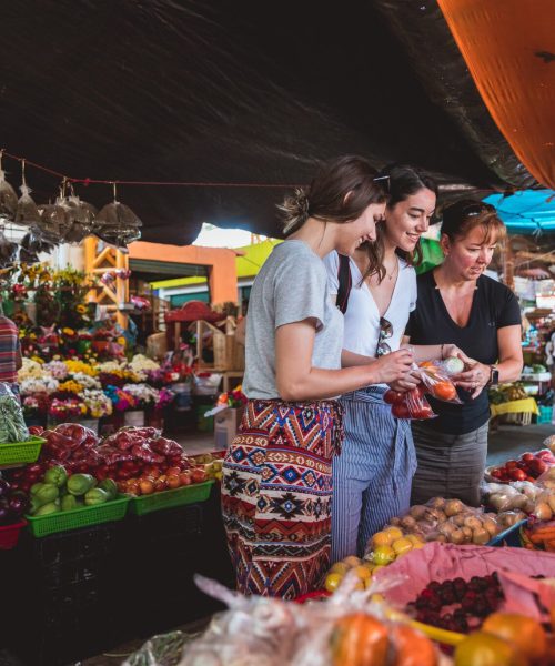 puertoEscondido_mercado_freshProduce_women-scaled